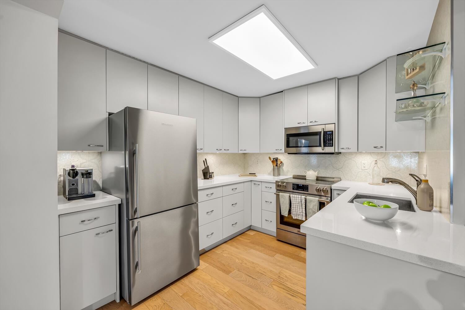 Additional image 3 of 302-3461 Curle Avenue, Burnaby, BC, V5G 4P4