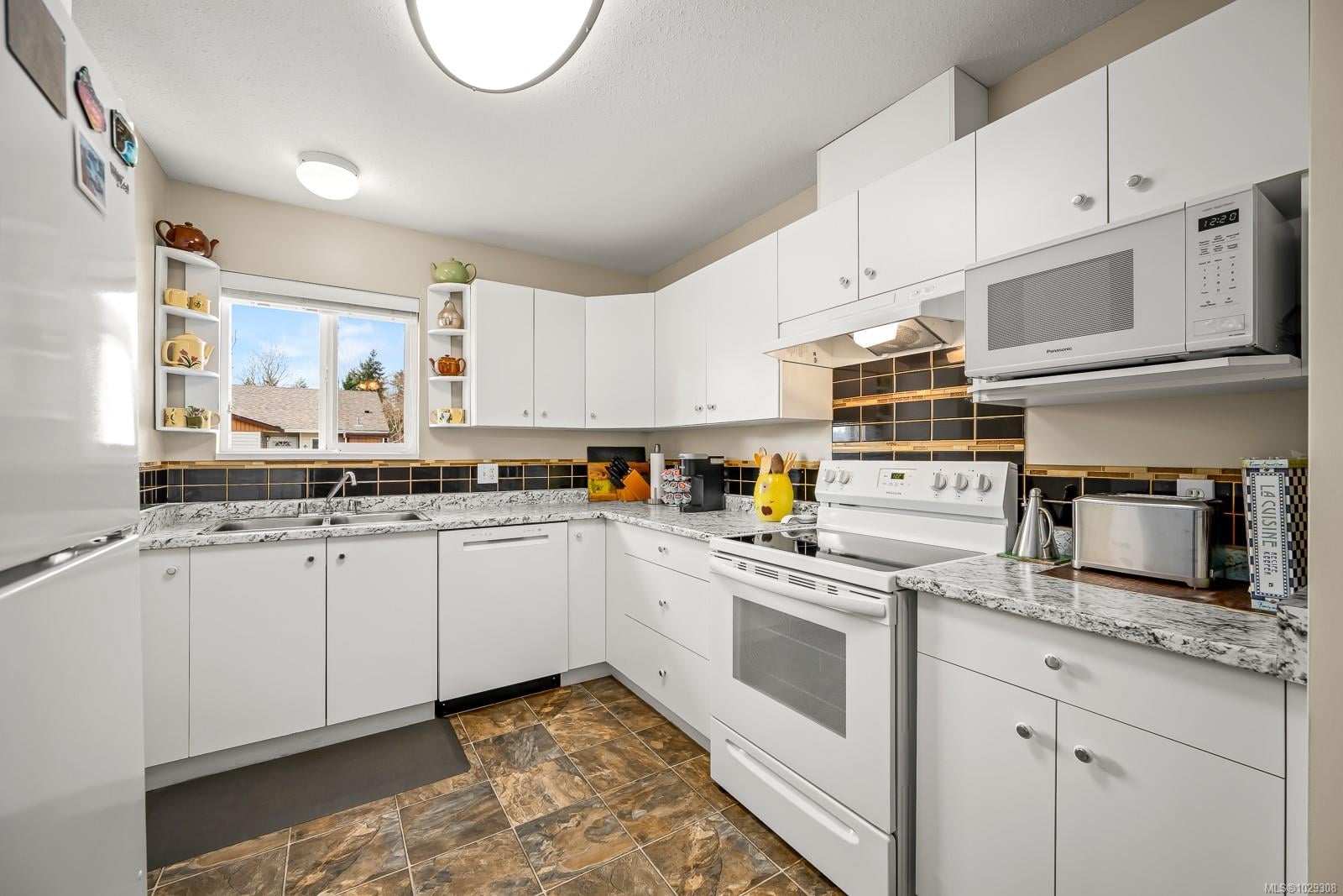 3-2197 Murrelet Drive, Comox, BC, V9M 3Y1 photo 3