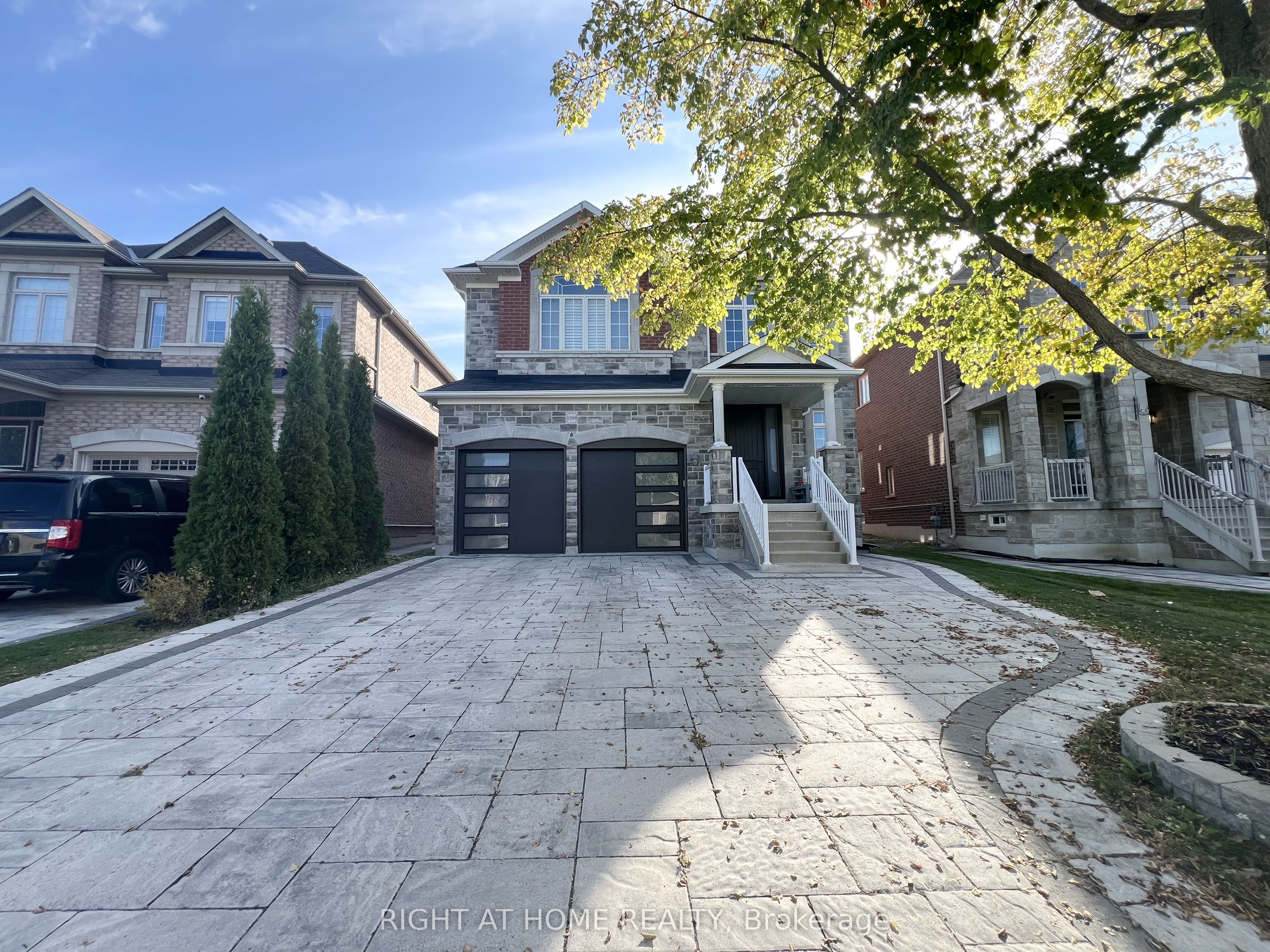 1209 Mctavish Drive, Newmarket, ON, L3X 0A9