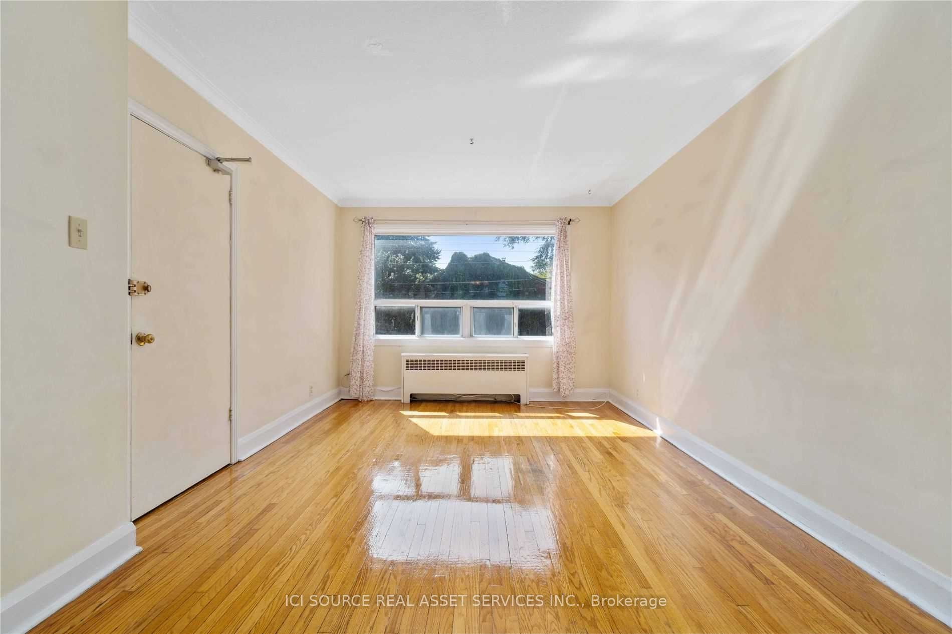 Additional image 3 of 2-116 Eastwood Road, Toronto, ON, M4L 2C9