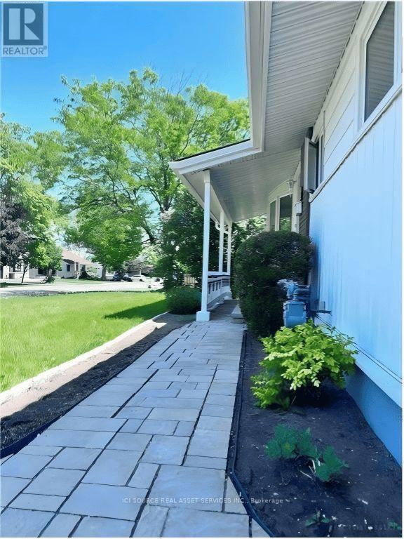 Additional image 3 of 8 Vanson Avenue, Ottawa, ON, K2E6A8