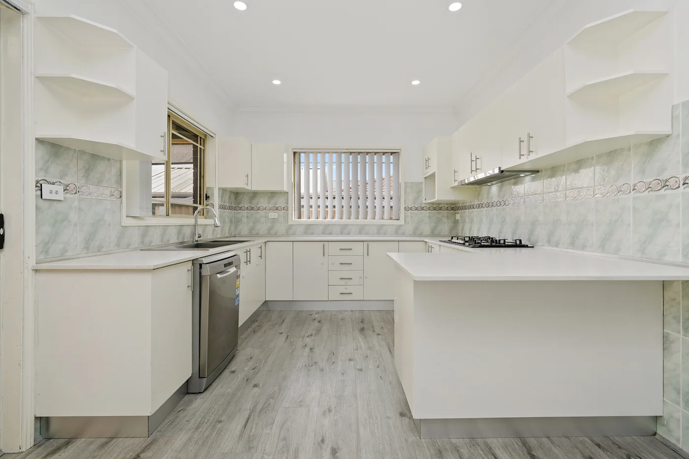 5 Aspen Close, Prestons NSW 2170 photo 4