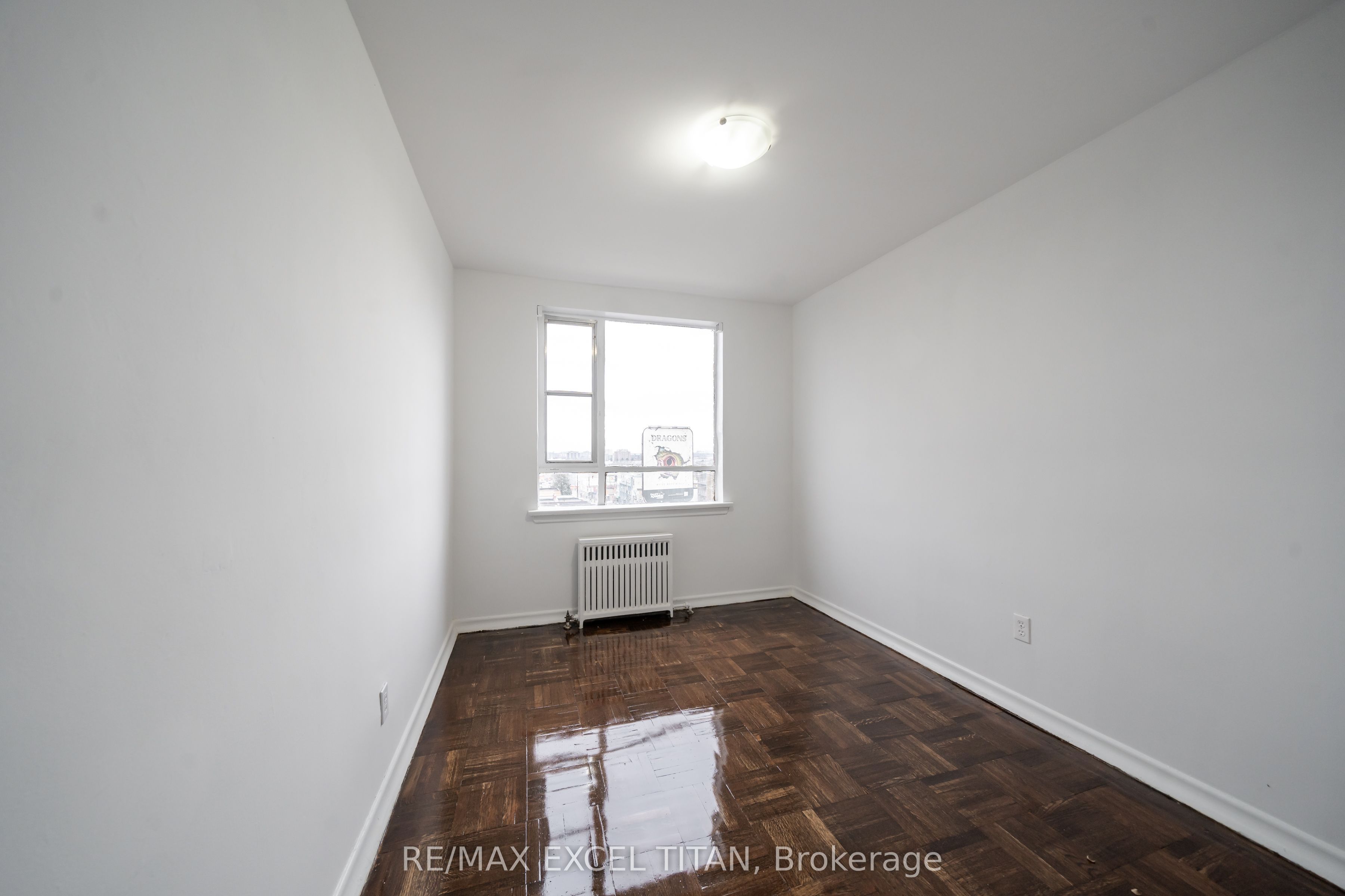 302-2515 Eglinton Avenue W, Toronto, ON, M6M 1T2