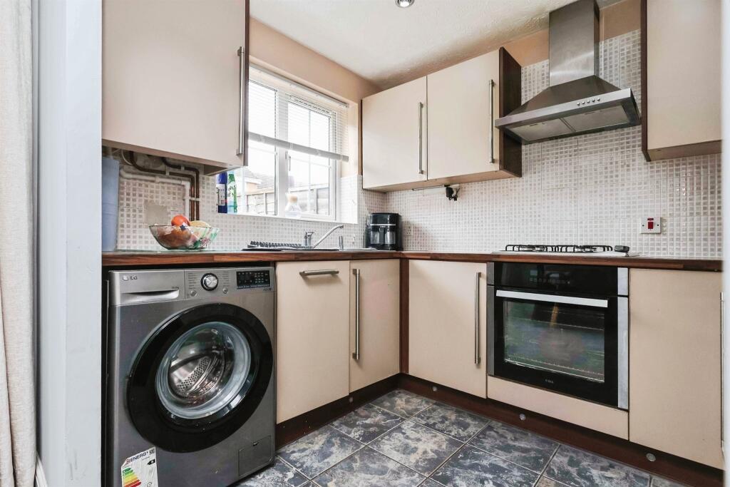 Wakeman Drive, Tividale, OLDBURY photo 2