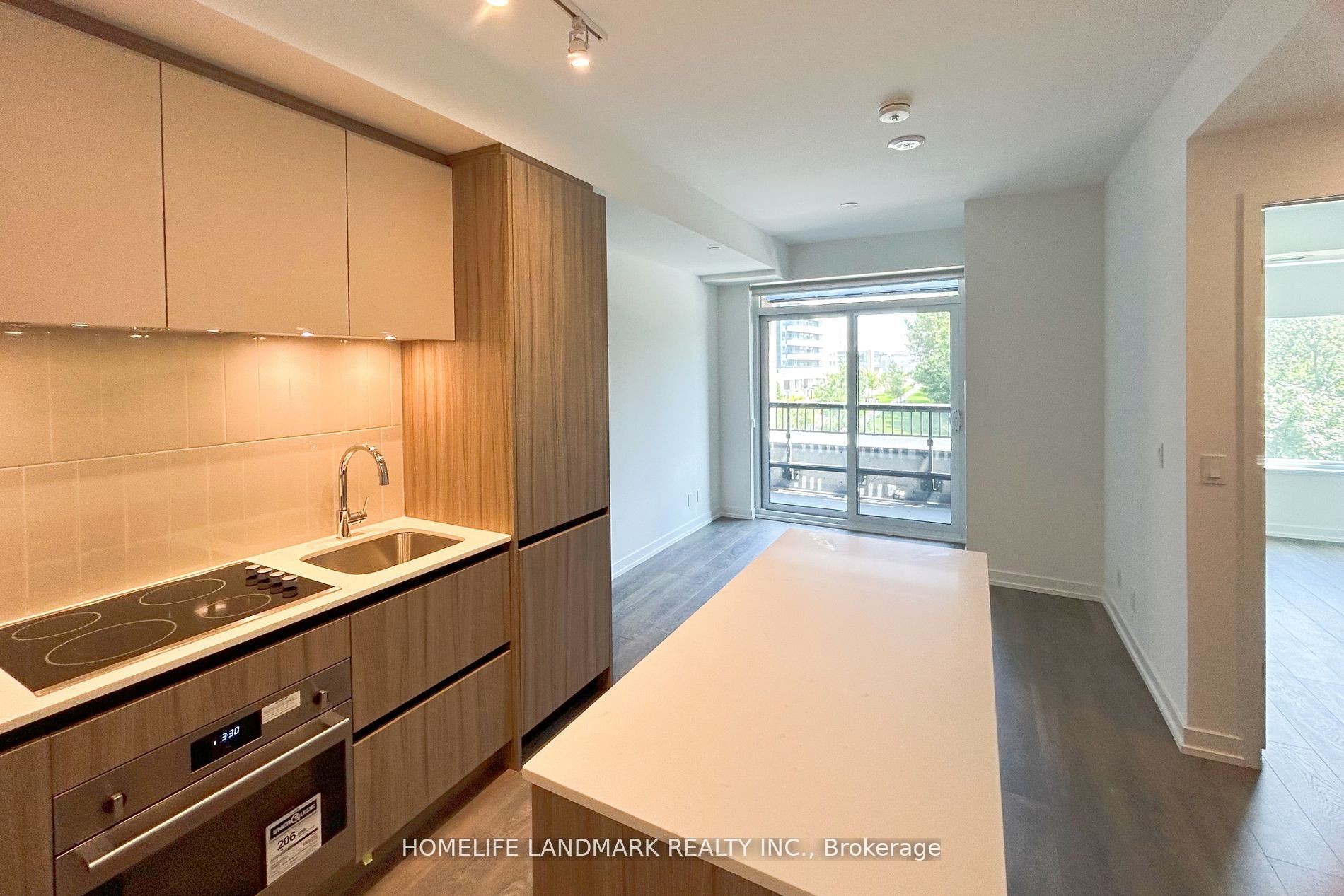 D-325-8 Beverley Glen Boulevard, Vaughan, ON, L4J 8N8