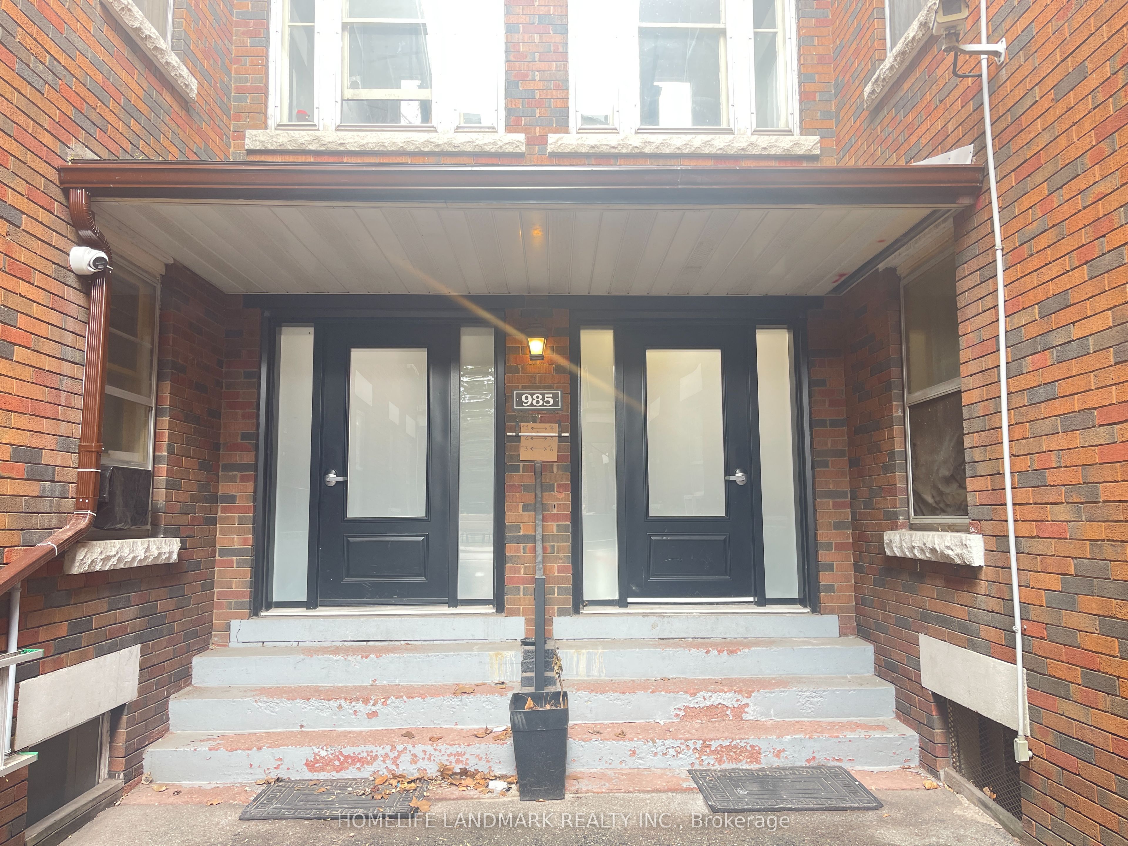 3-985 Main Street E, Hamilton, ON, L8M 1N3