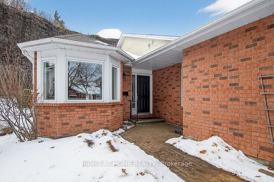 Additional image 3 of 100 Darlington Private W, Ottawa, ON, K1V 0X8