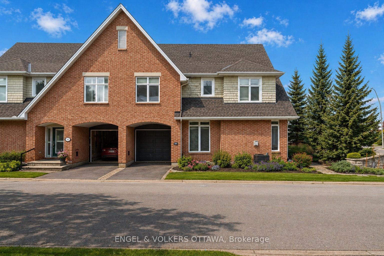 145 Manorhill Private, Ottawa, ON, K1H 2J3