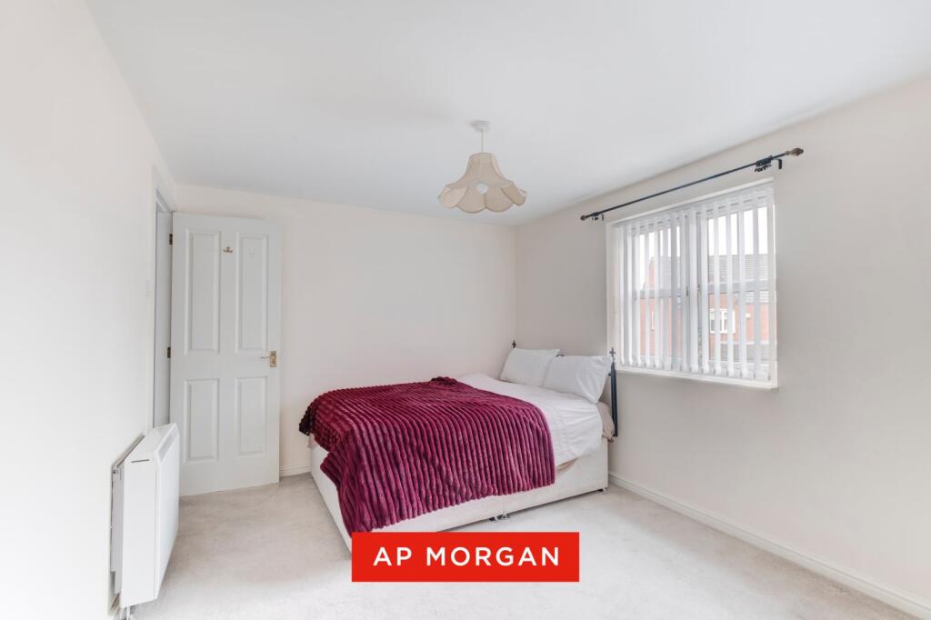 Dickens Heath Road, Shirley, Solihull, West Midlands, B90 photo 3
