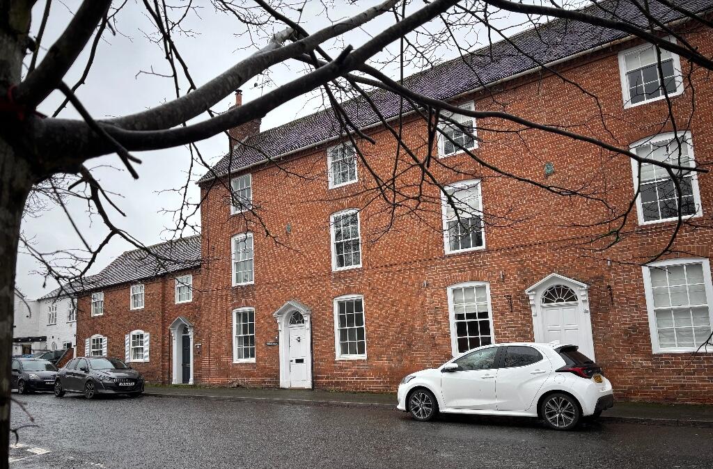 Cadogan House, 46 High Street, Feckenham B96 6HS
