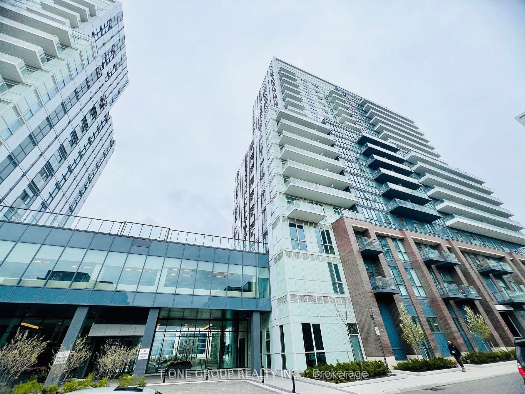 1707-38 Honeycrisp Crescent, Vaughan, ON, L4K 0M8