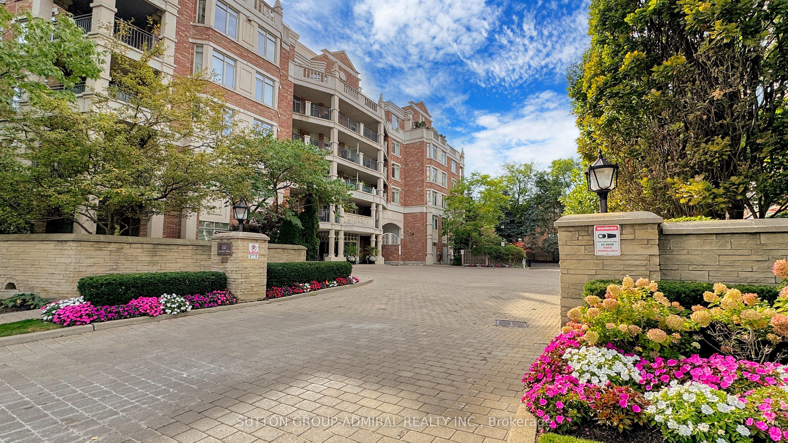 207-10 Old Mill Trail, Toronto, ON, M8X 2Y9