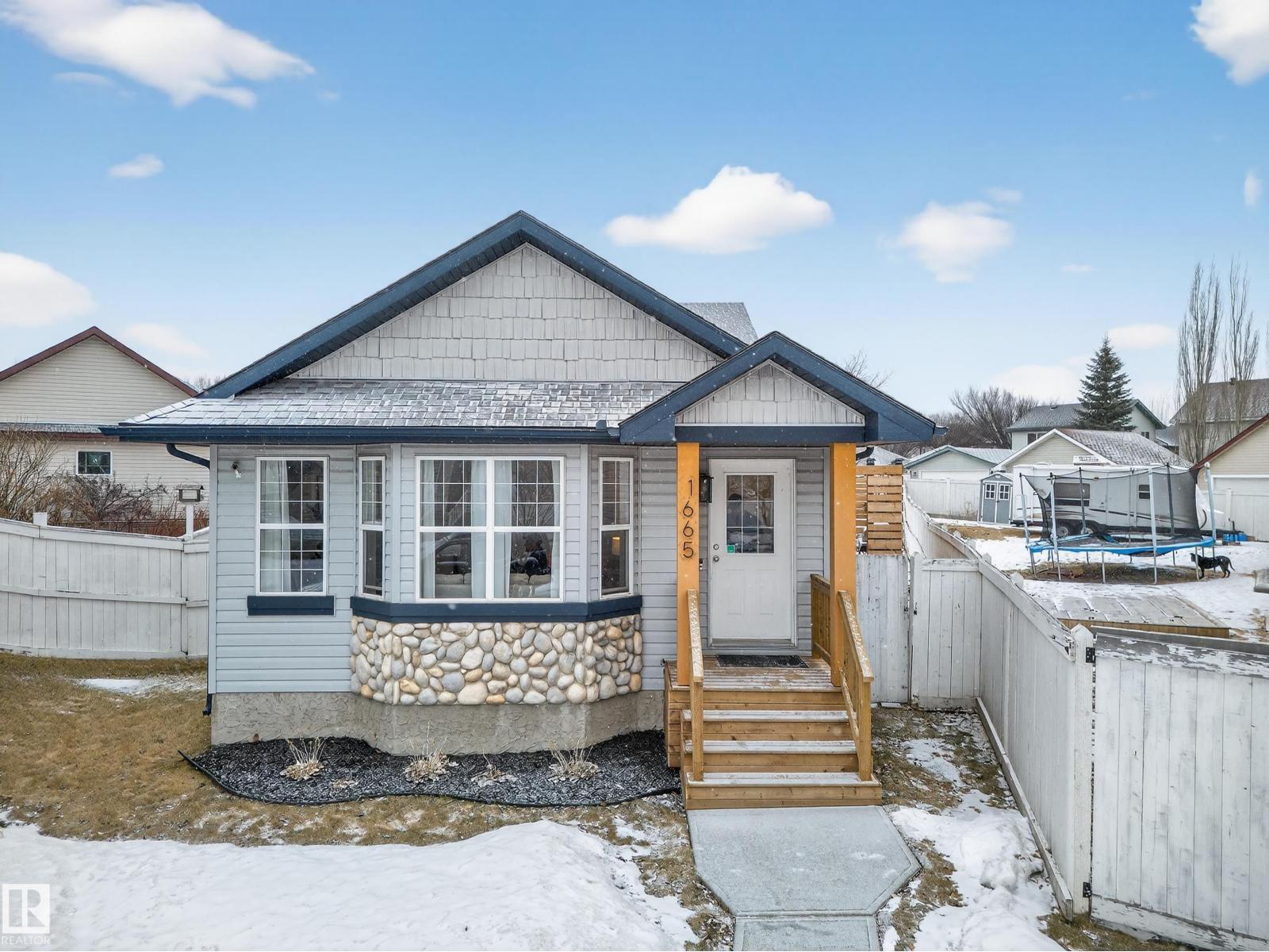 1665 Tompkins Place NW, Edmonton, AB, T6R2Y6