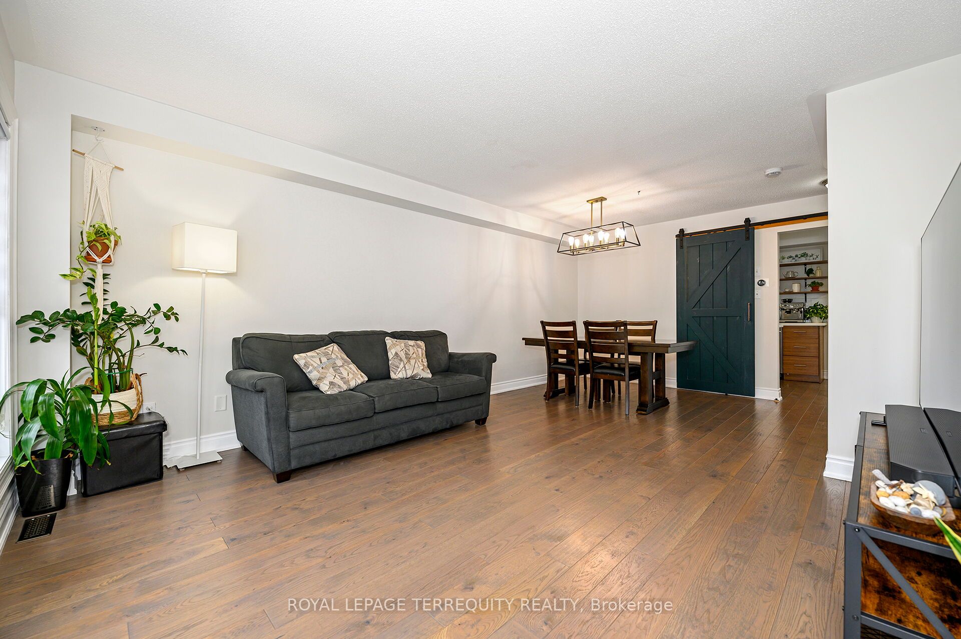 82 Timberwolf Crescent, Vaughan, ON, L4H 2W1 photo 2