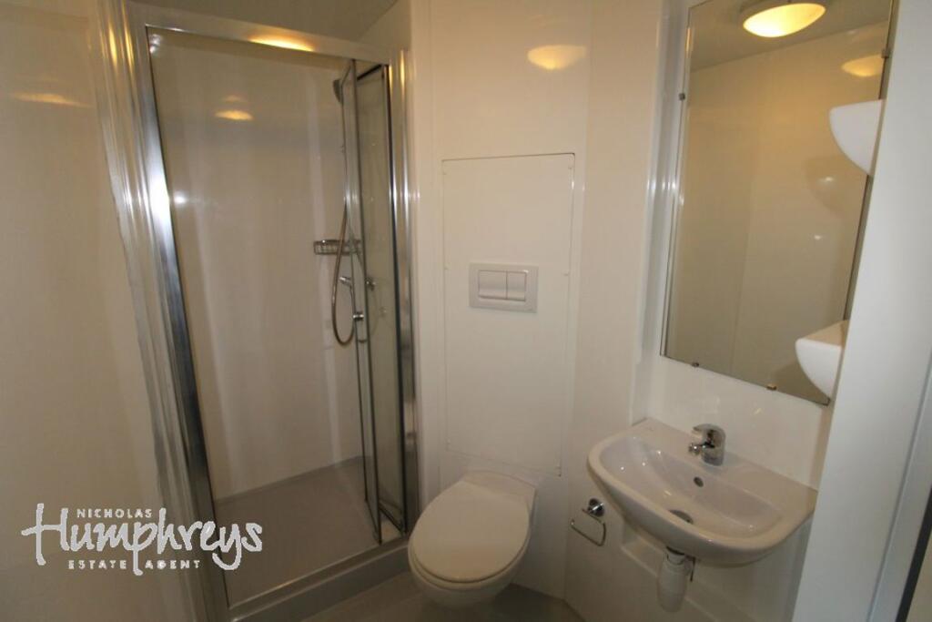 Cardinal House, Bridge Road B8 photo 5
