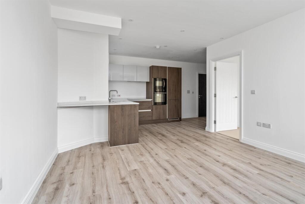 Apt 6, Warwick House, 737 Warwick Road. Solihull. photo 4
