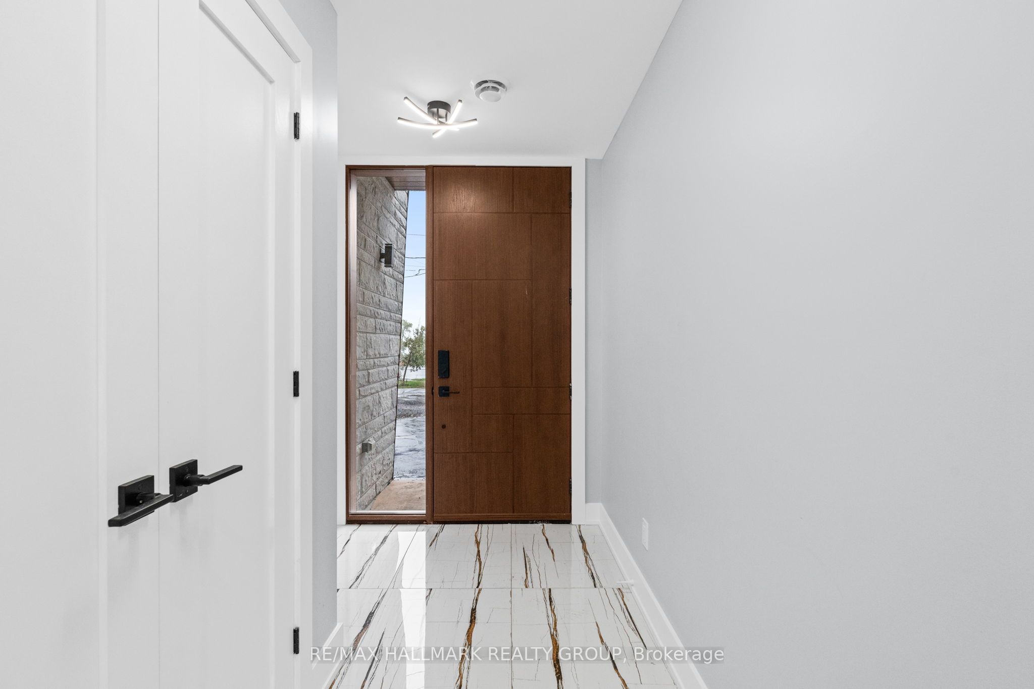 Additional image 2 of A-886 Byron Avenue, Ottawa, ON, K2A 0A1