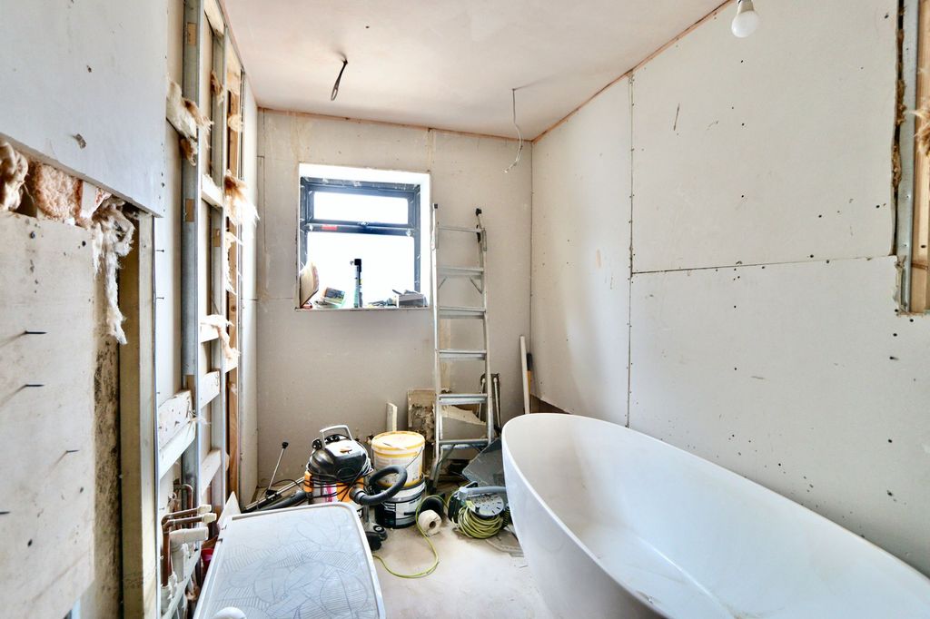 Additional image 5 of 4 bed detached house for saleChapel Gardens, Abercarn NP11