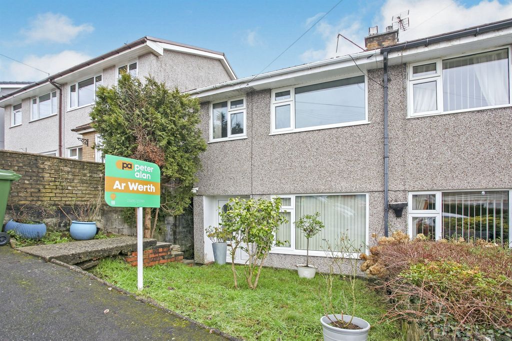 3 bed semi-detached house for saleMeadow Close, Pengam, Blackwood NP12