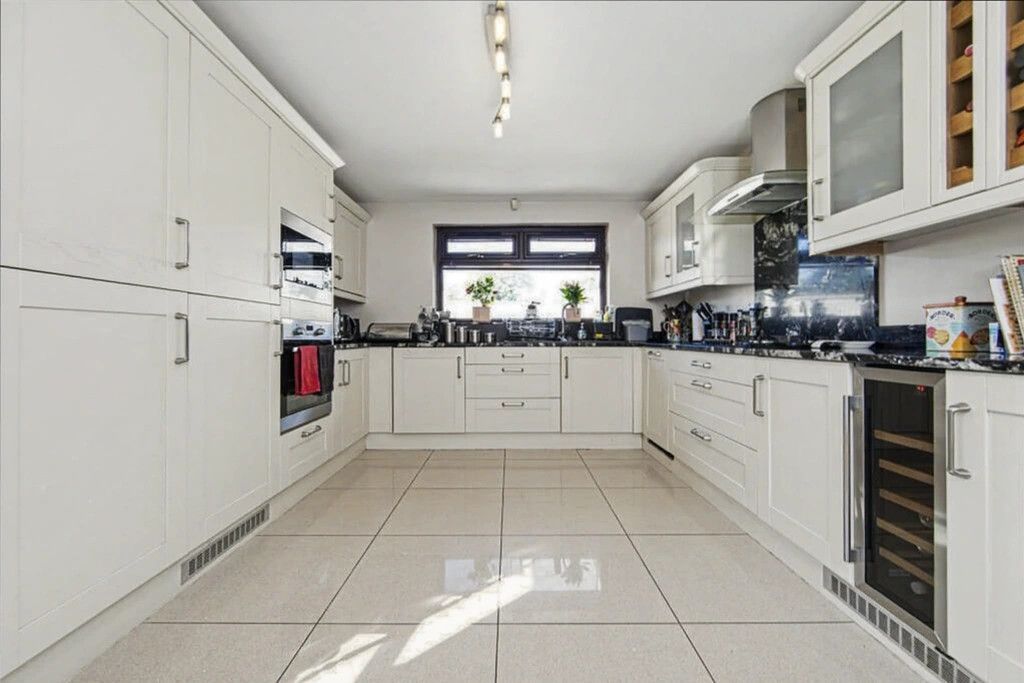 Additional image 2 of 3 bed bungalow for saleWaun Goch, Cefn Hengoed, Hengoed CF82