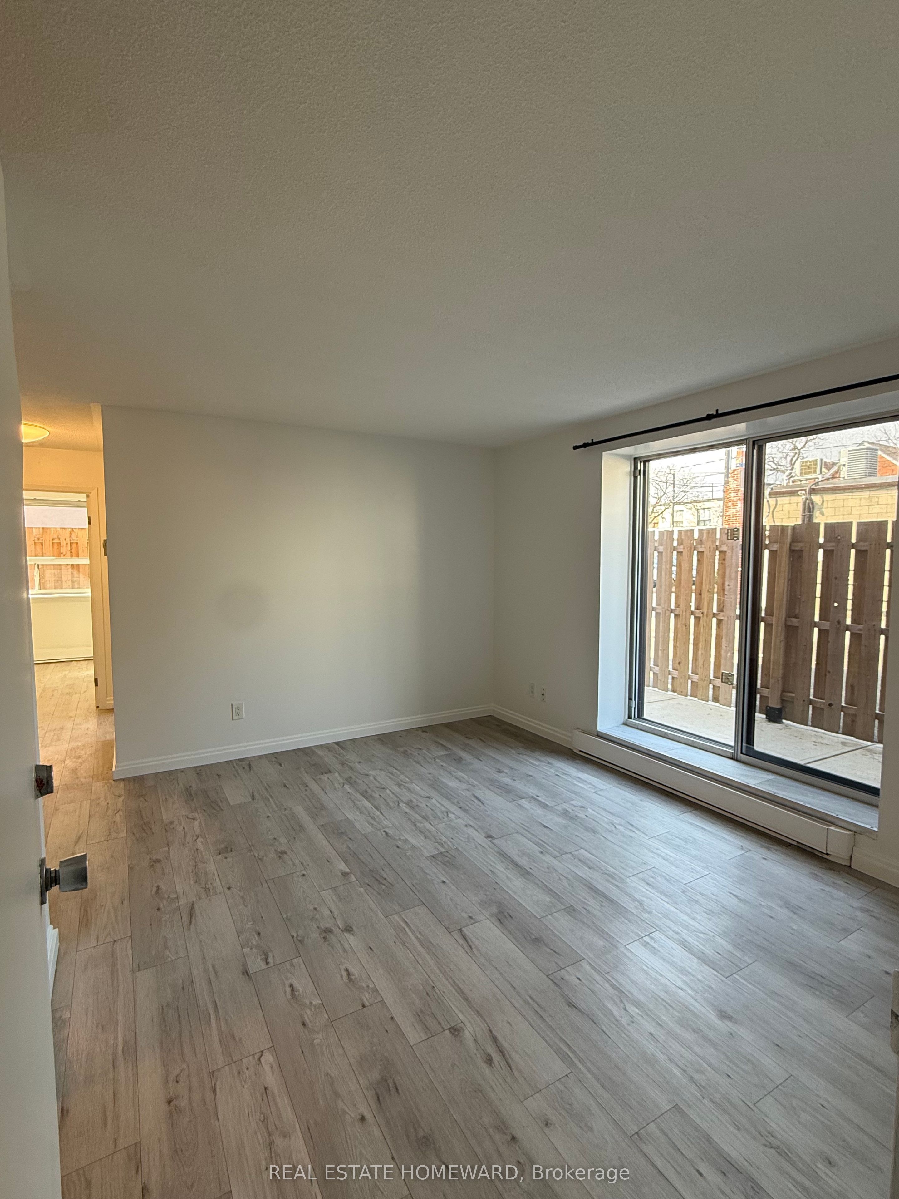 105-158 Main Street, Toronto, ON, M4E 2V8