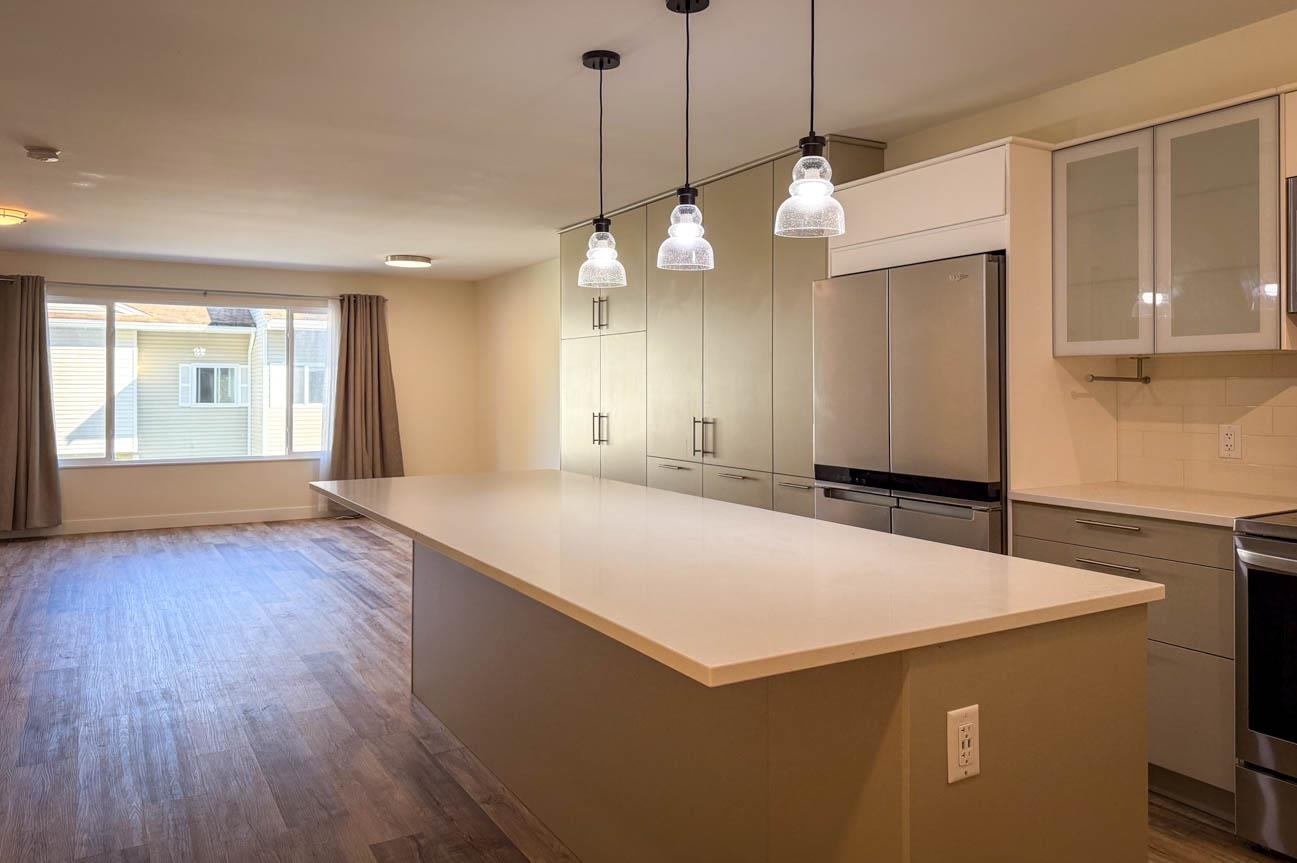 Additional image 3 of 2052 Springer Avenue, Burnaby, BC, V5B 2Z6