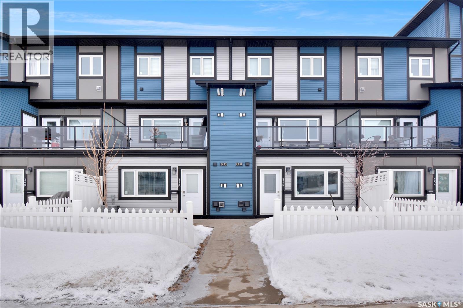 256-250 Akhtar Bend, Saskatoon, SK, S7W0W4