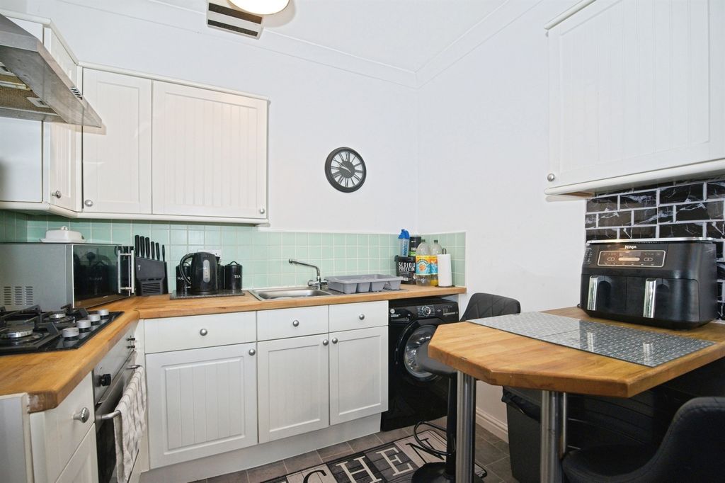 1 bed flat for saleMill Street, Pontypridd CF37