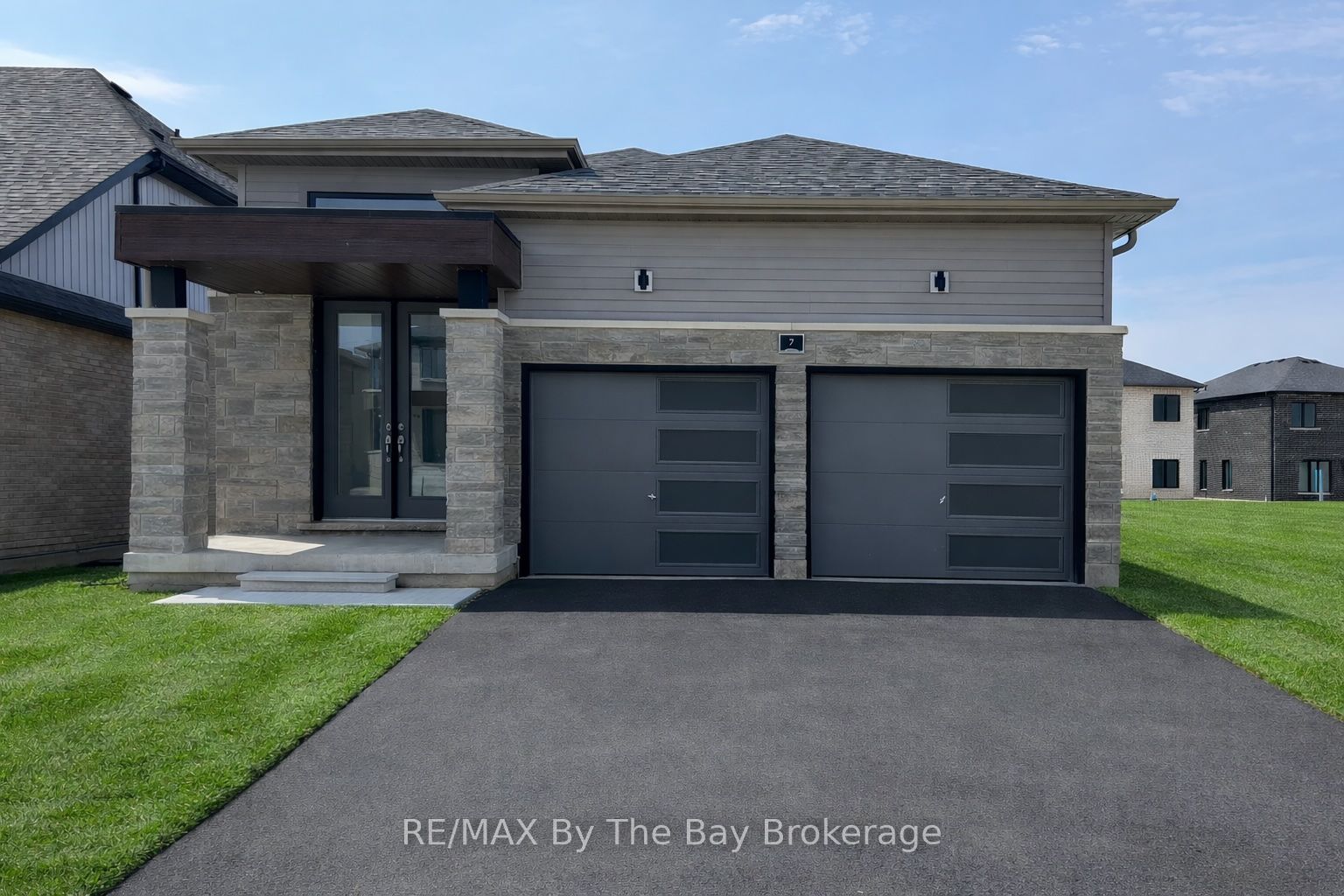 7 Rosanne Circle, Wasaga Beach, ON, L9Z 0N4