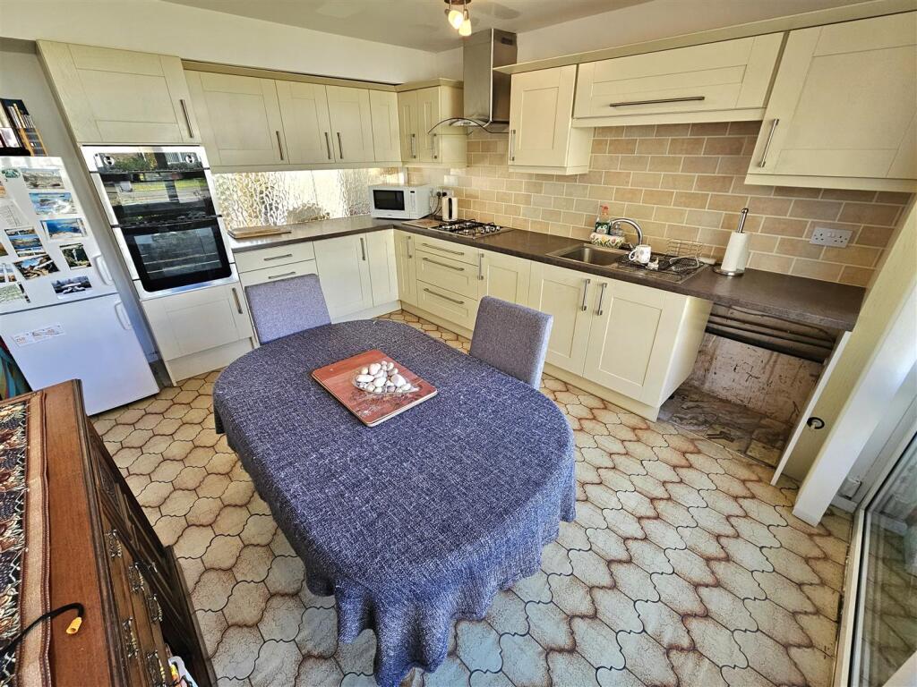 Pine Close, Solihull photo 4