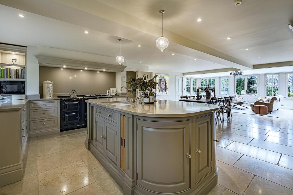The Crescent, Hampton-In-Arden, Solihull photo 2