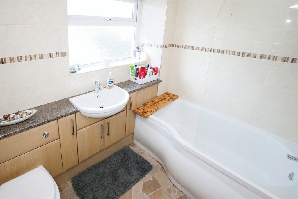 Additional image 6 of 5 bed semi-detached house for saleSt. James Close, Maesycwmmer, Hengoed CF82