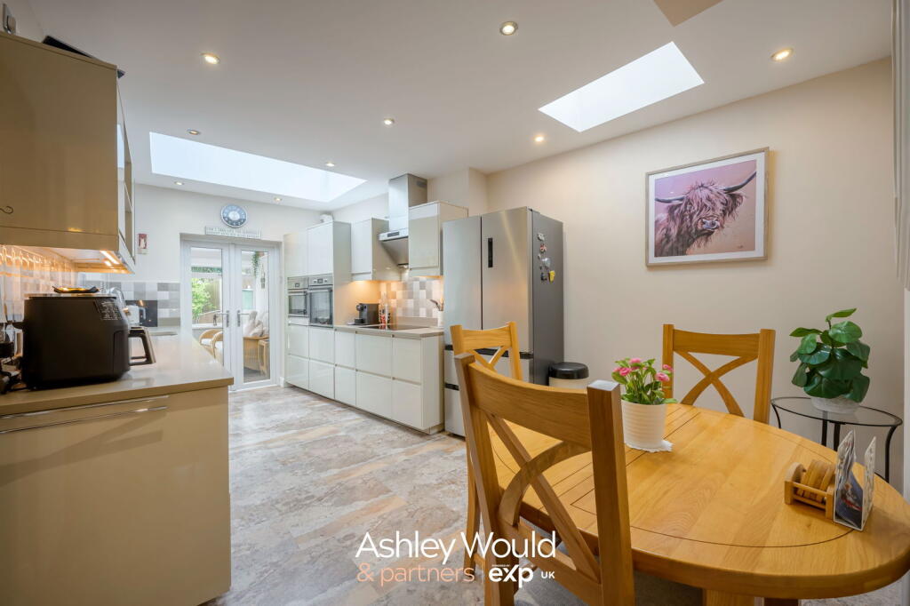 Oak Tree Crescent, Halesowen, B62 9DA photo 5