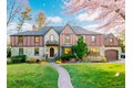 18 Robin Way, Great Neck, NY, 11021