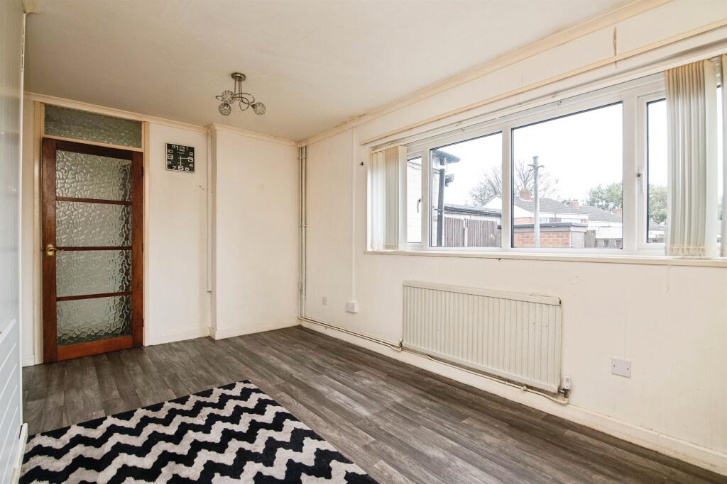 Farhill Close, West Bromwich photo 4
