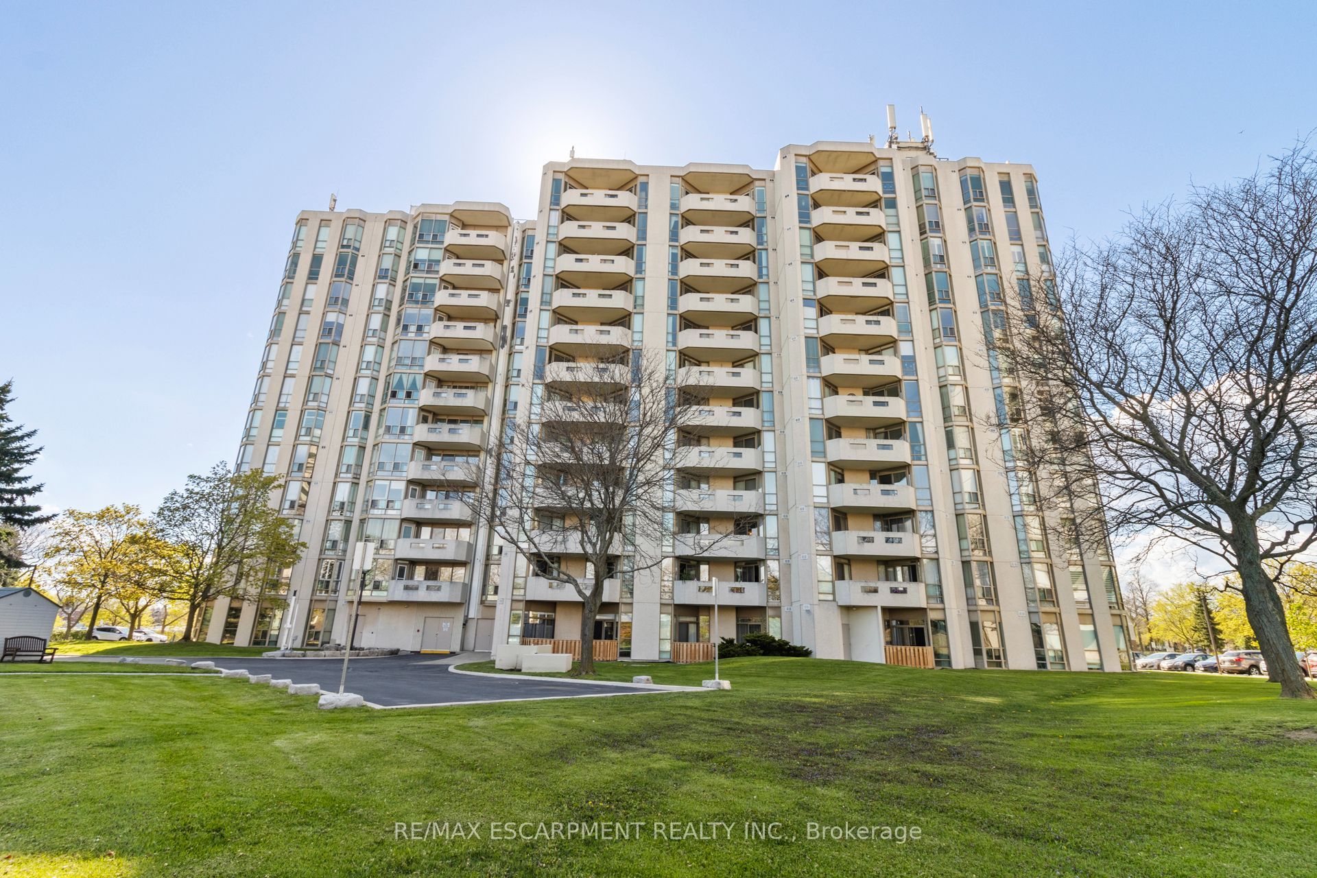 302-5070 Pinedale Avenue, Burlington, ON, L7L 5V6