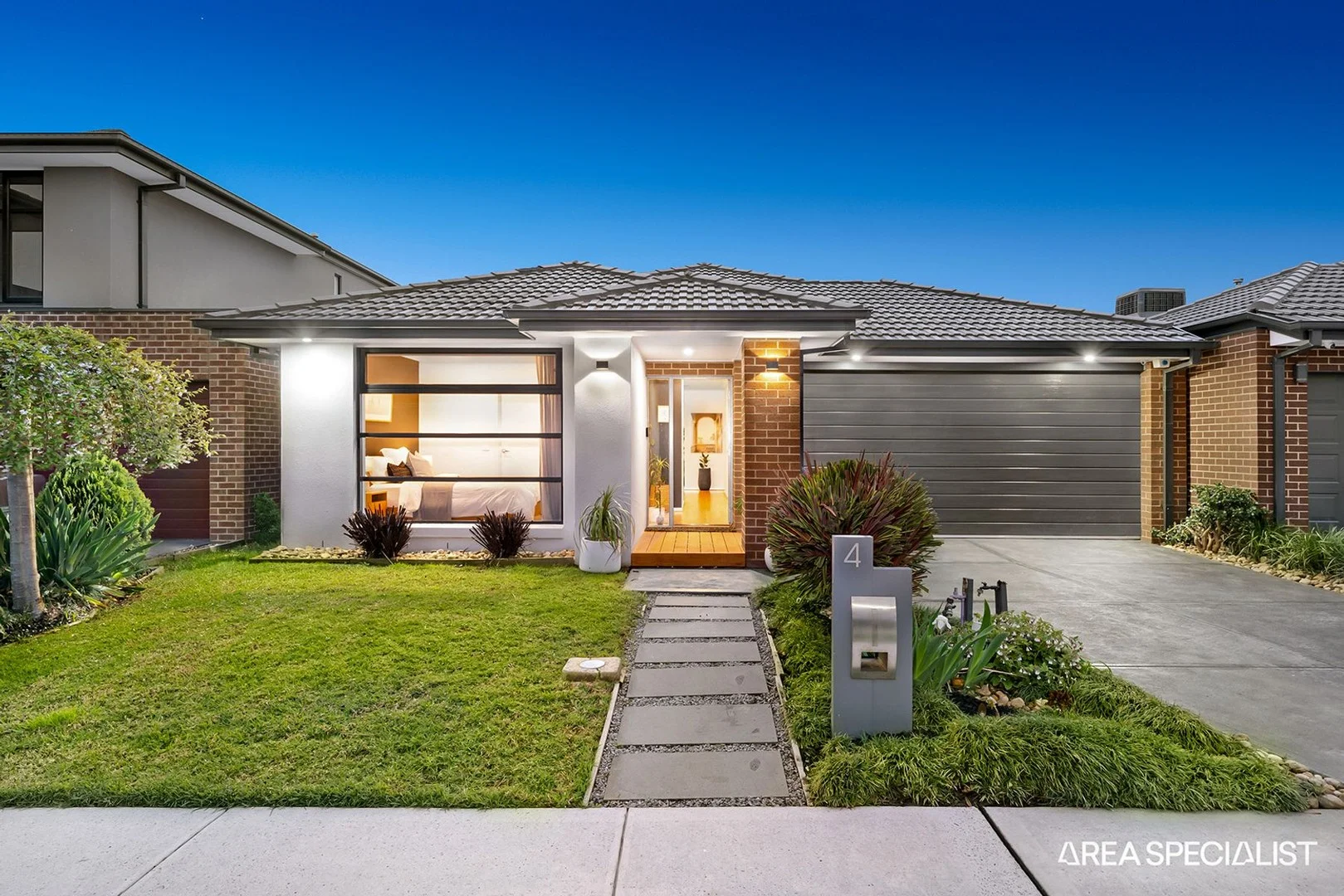 4 Springside Drive, Cranbourne West VIC 3977