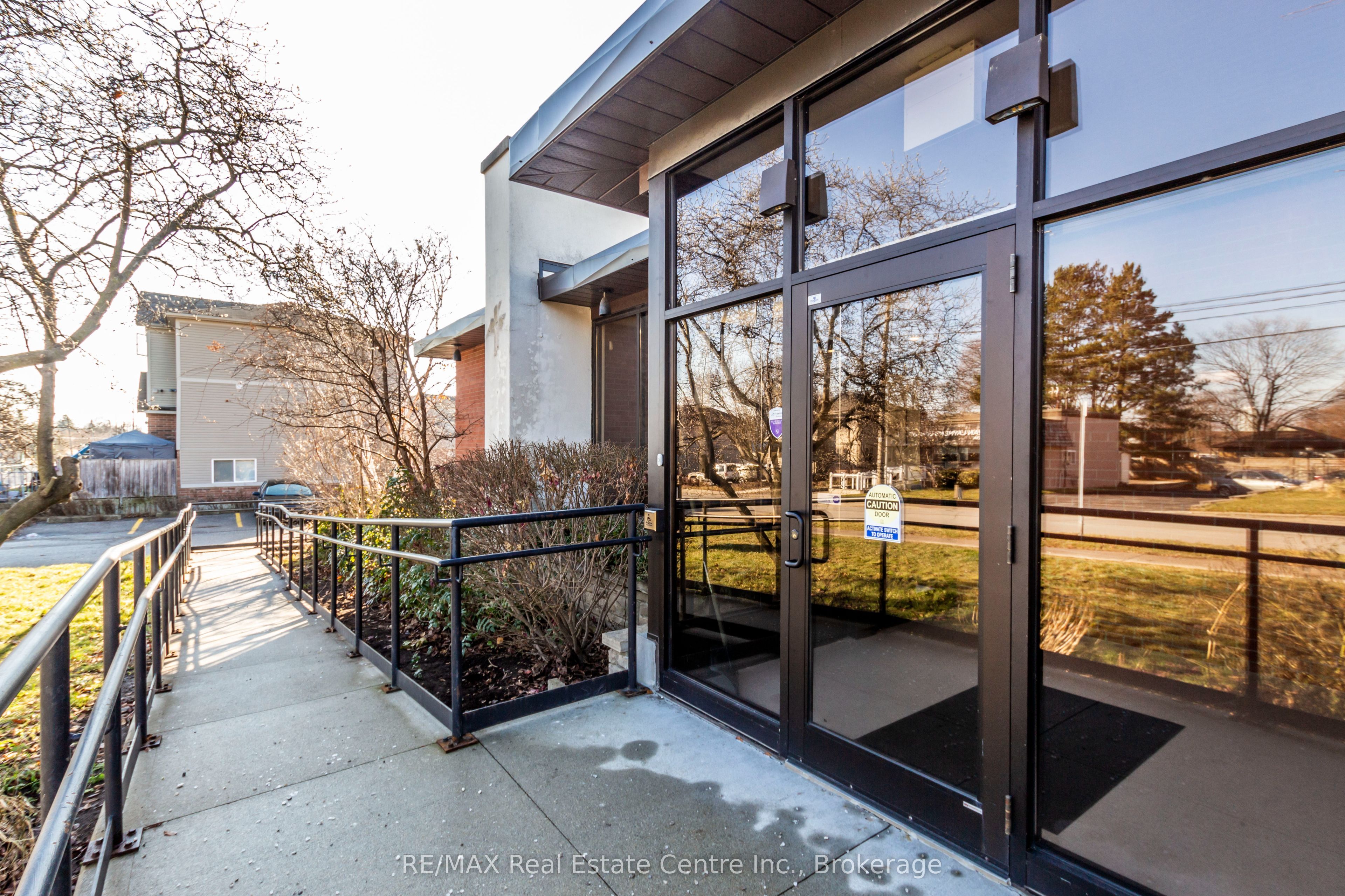 6-275 Lawrence Avenue, Kitchener, ON, N2M 1Y3