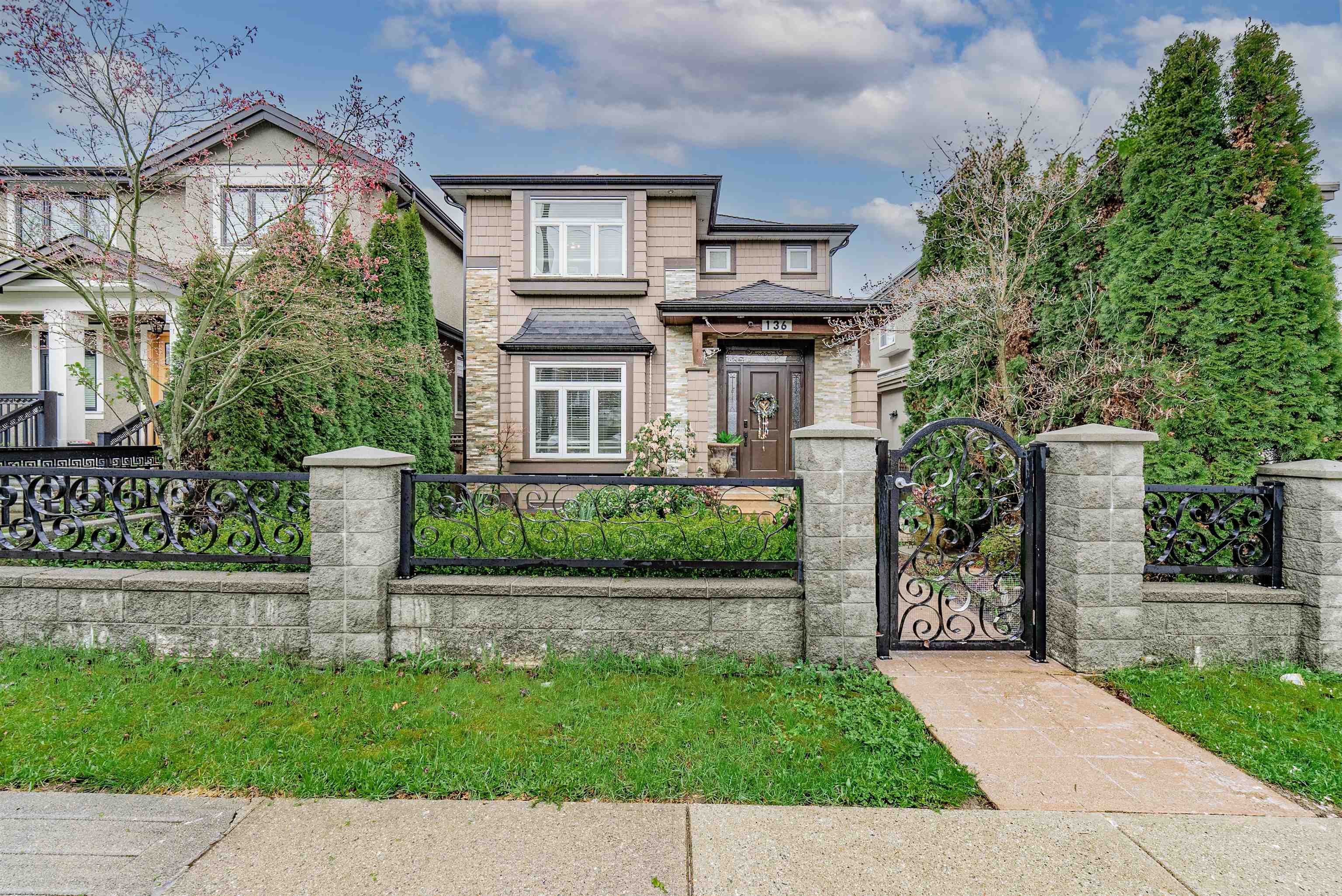 136 59th Avenue E, Vancouver, BC, V5X 1X6