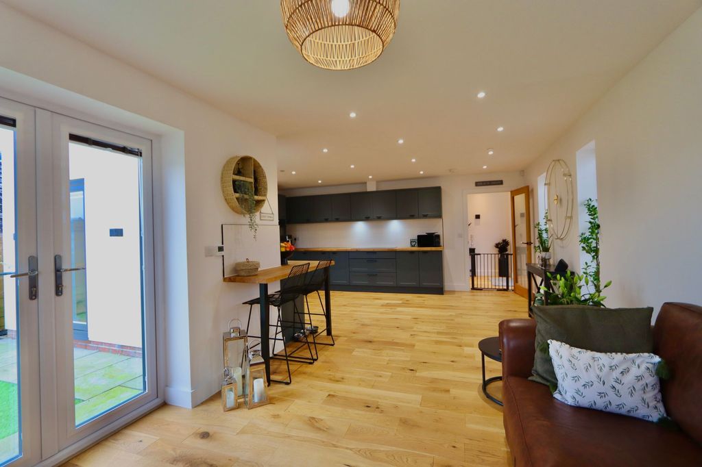 Additional image 16 of 4 bed detached house for saleGwerthonor Lane, Gilfach CF81