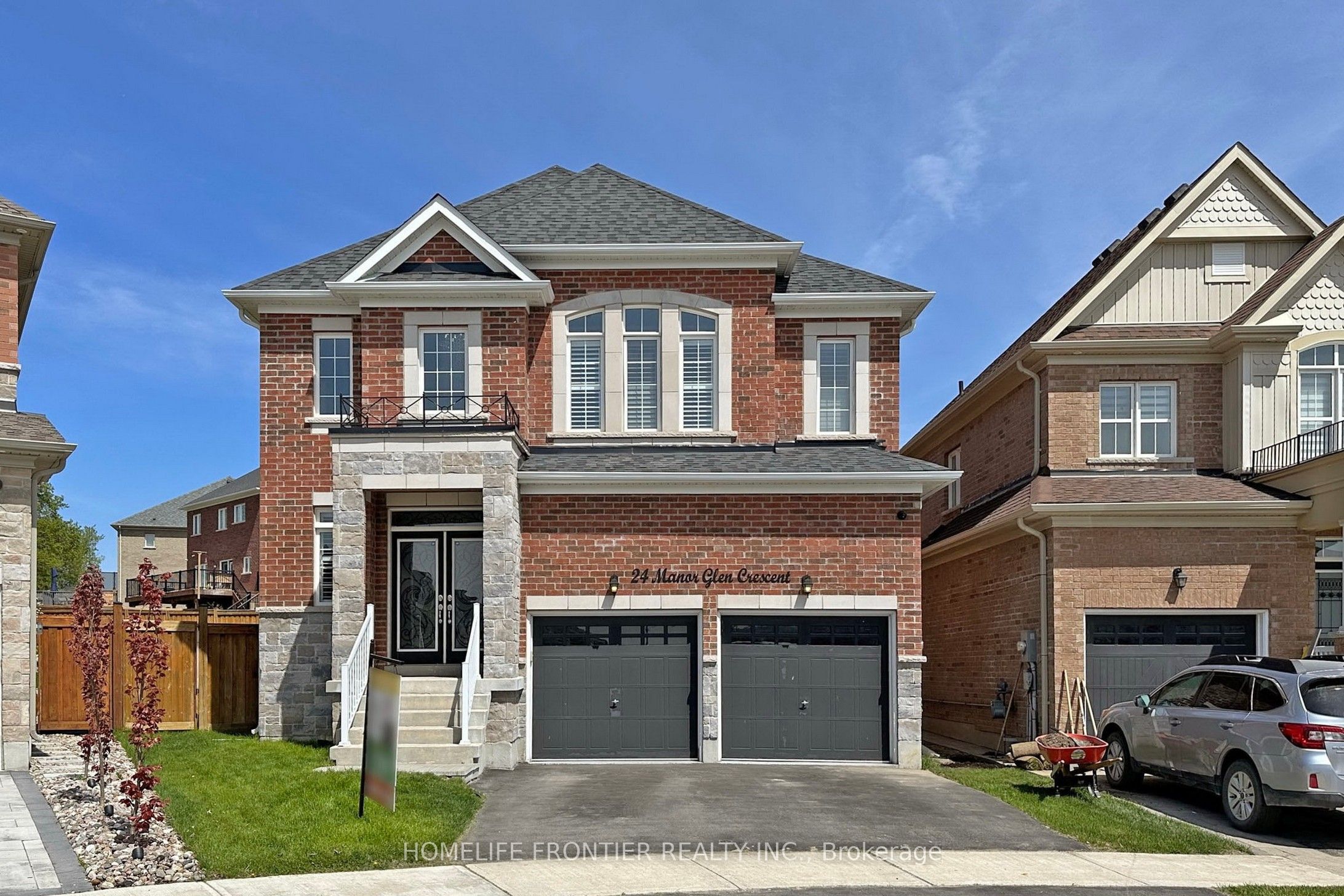 24 Manor Glen Crescent, East Gwillimbury, ON, L0G 1M0