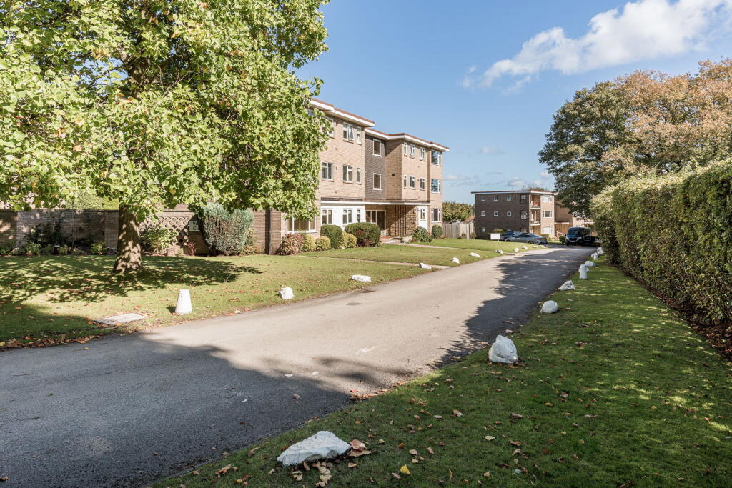 Apt 3, Denston Court, Sutton Coldfield, Four Oaks photo 2