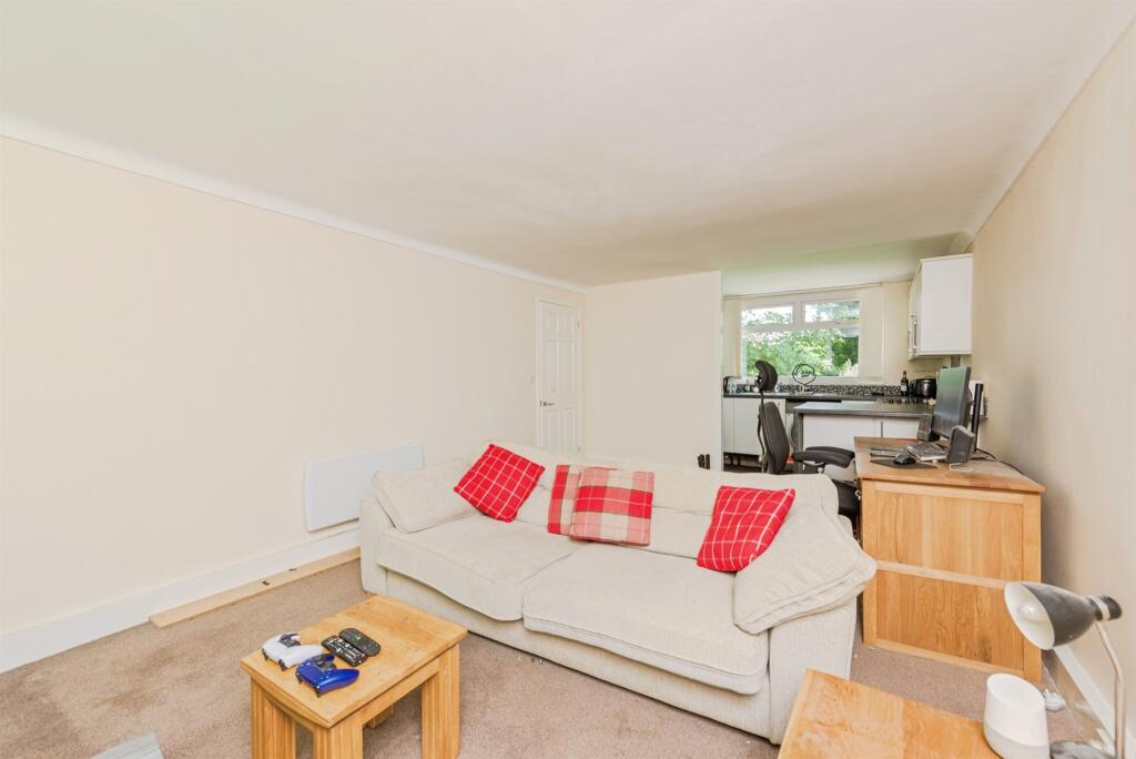 Pages Close, Sutton Coldfield photo 4