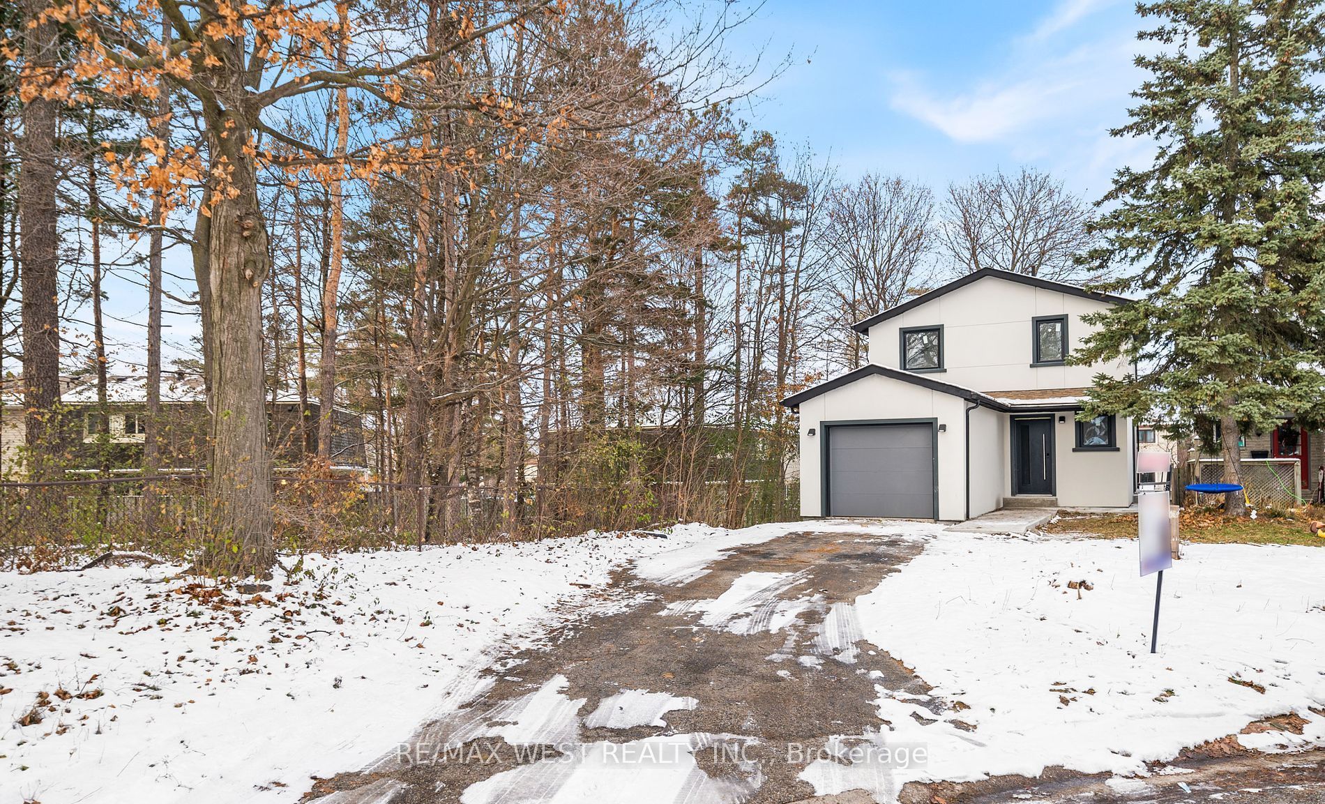 Main-36 Wilson Court, Barrie, ON, L4N 5K8