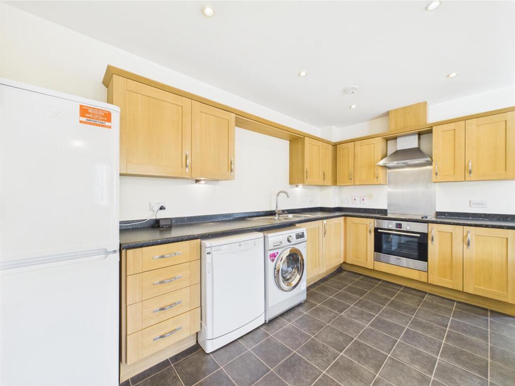 92 Middlewood Close Solihull B91 2UN photo 2