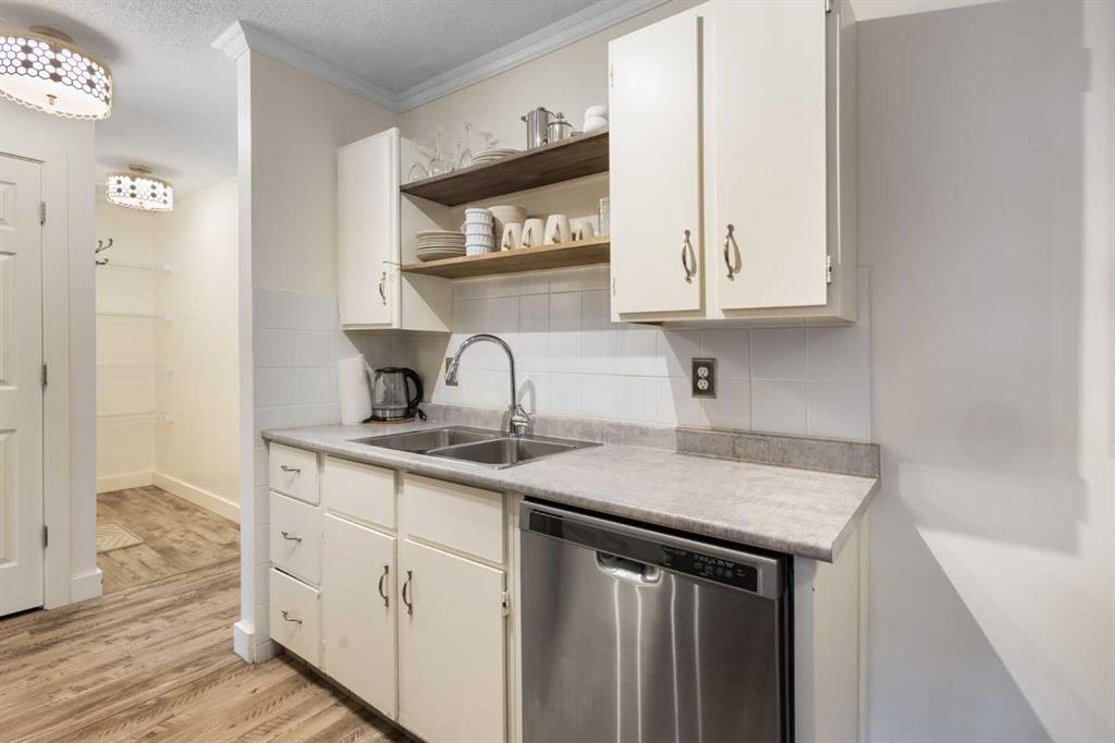 Additional image 6 of 305-2611 15a Street SW, Calgary, AB, T2T 4C1