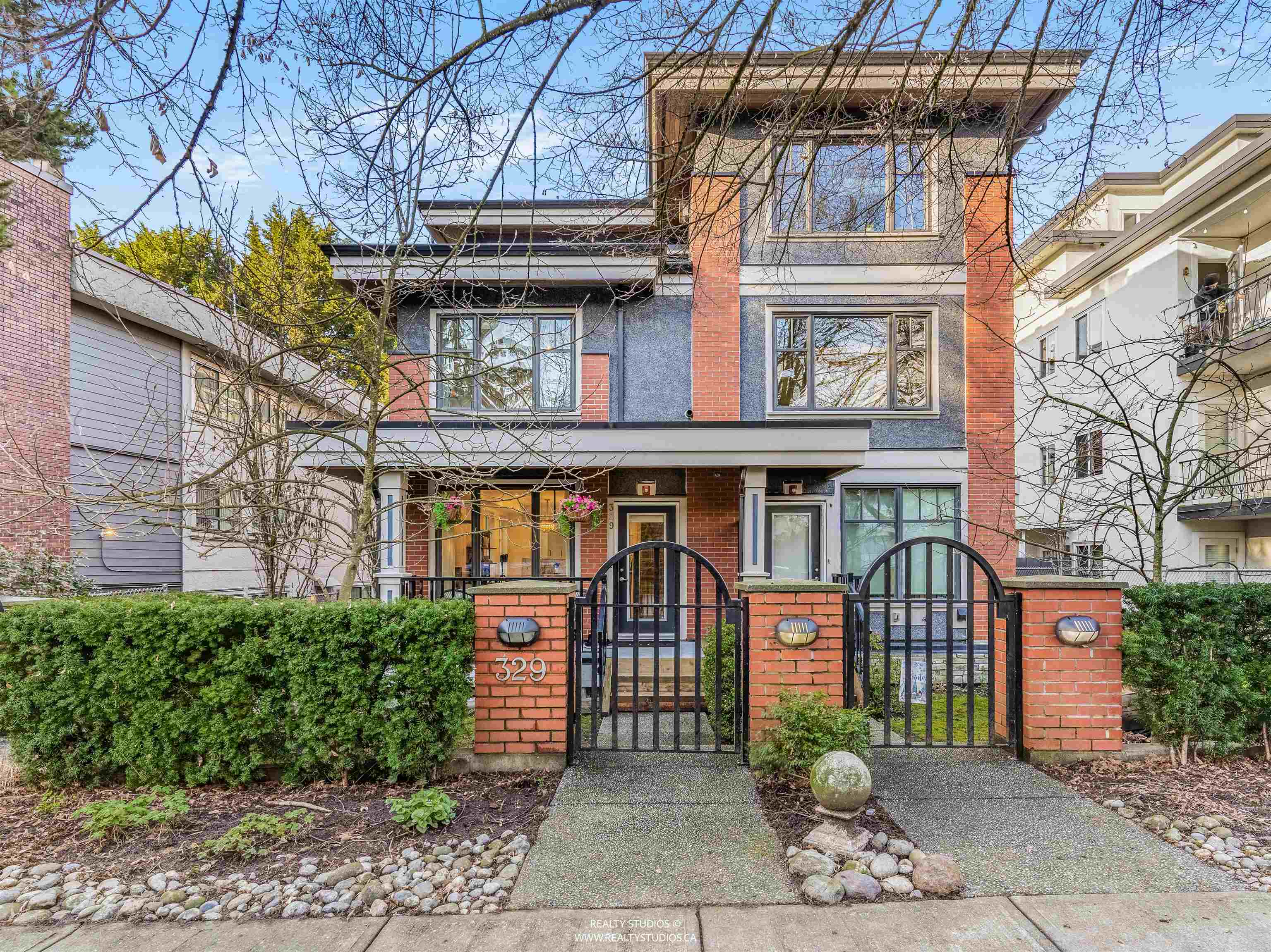 329 7th Avenue E, Vancouver, BC, V5T 1M9