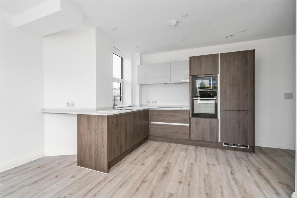 Apt 6, Warwick House, 737 Warwick Road. Solihull. photo 3