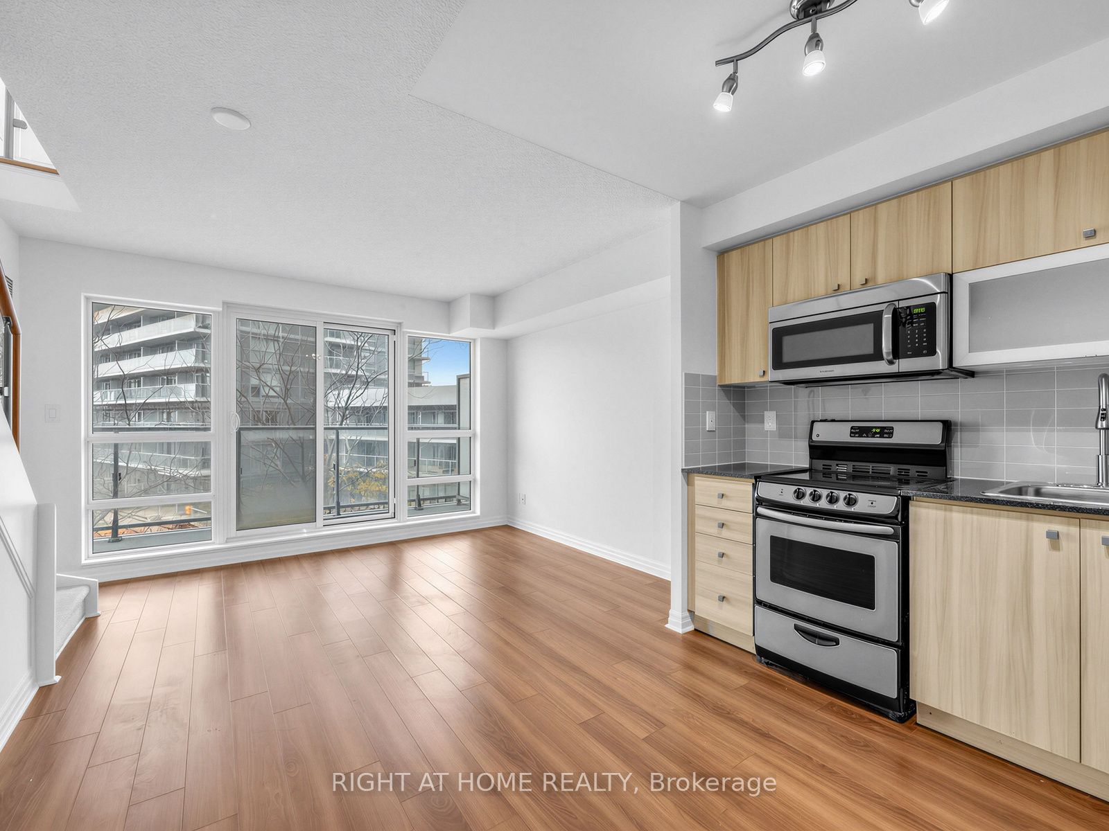 318-2015 Sheppard Avenue E, Toronto, ON, M2J 0B3 photo 3