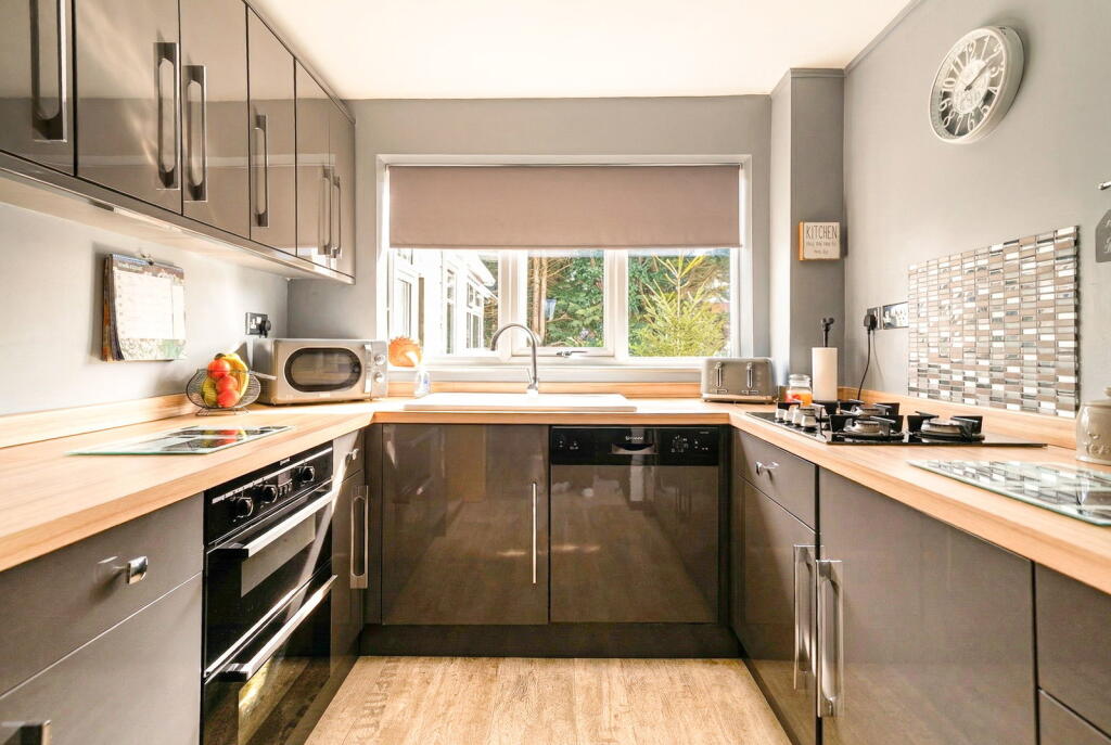 Saxon Wood Road, Cheswick Green photo 4